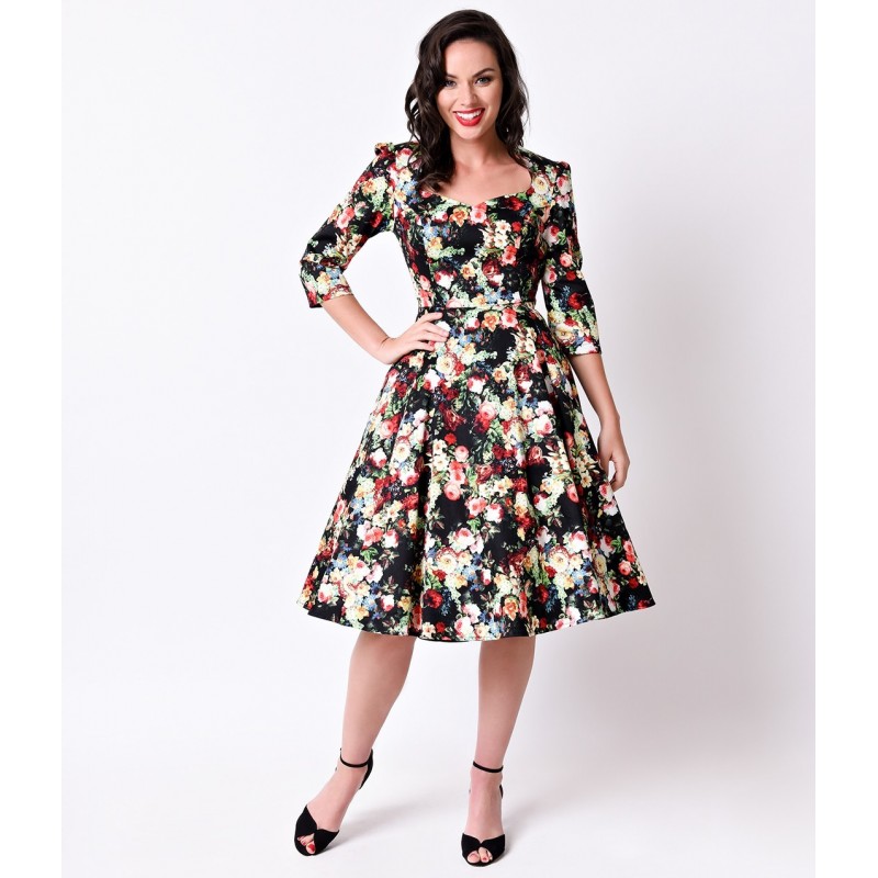 Vestido preto com estampa de best sale flores