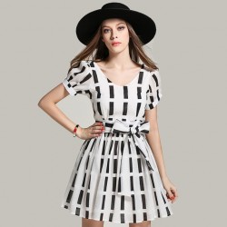 Vestido Casual Curto Preto e Branco Importado Estampa Geométrica