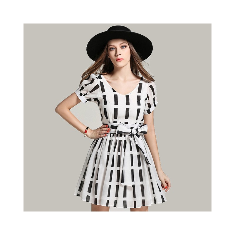 vestido estampa geometrica preto e branco