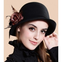 Chapéu Feminino Lã Preto com Detalhe Flor